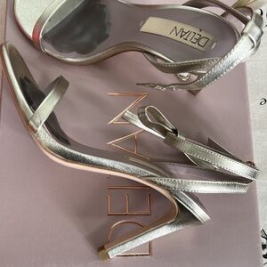 Sexy gold colored Deltan heels